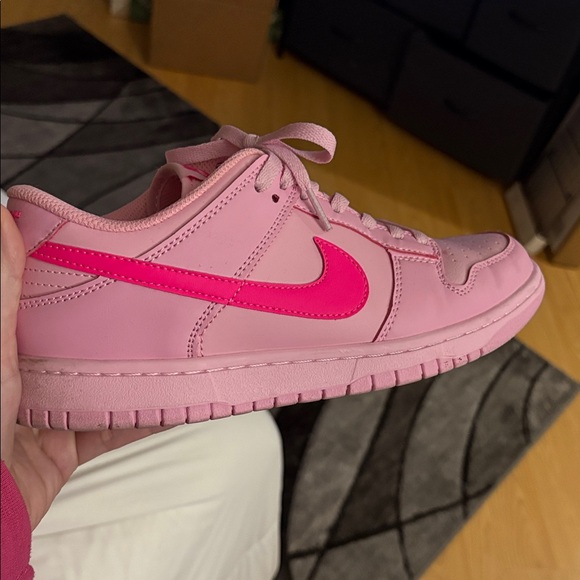 Nike Women's pink dunks - Picture 3 of 6